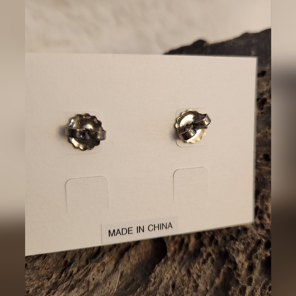 NWOT Lia Sophia yellow and Burgundy cut crystal earrings - Picture 3 of 3